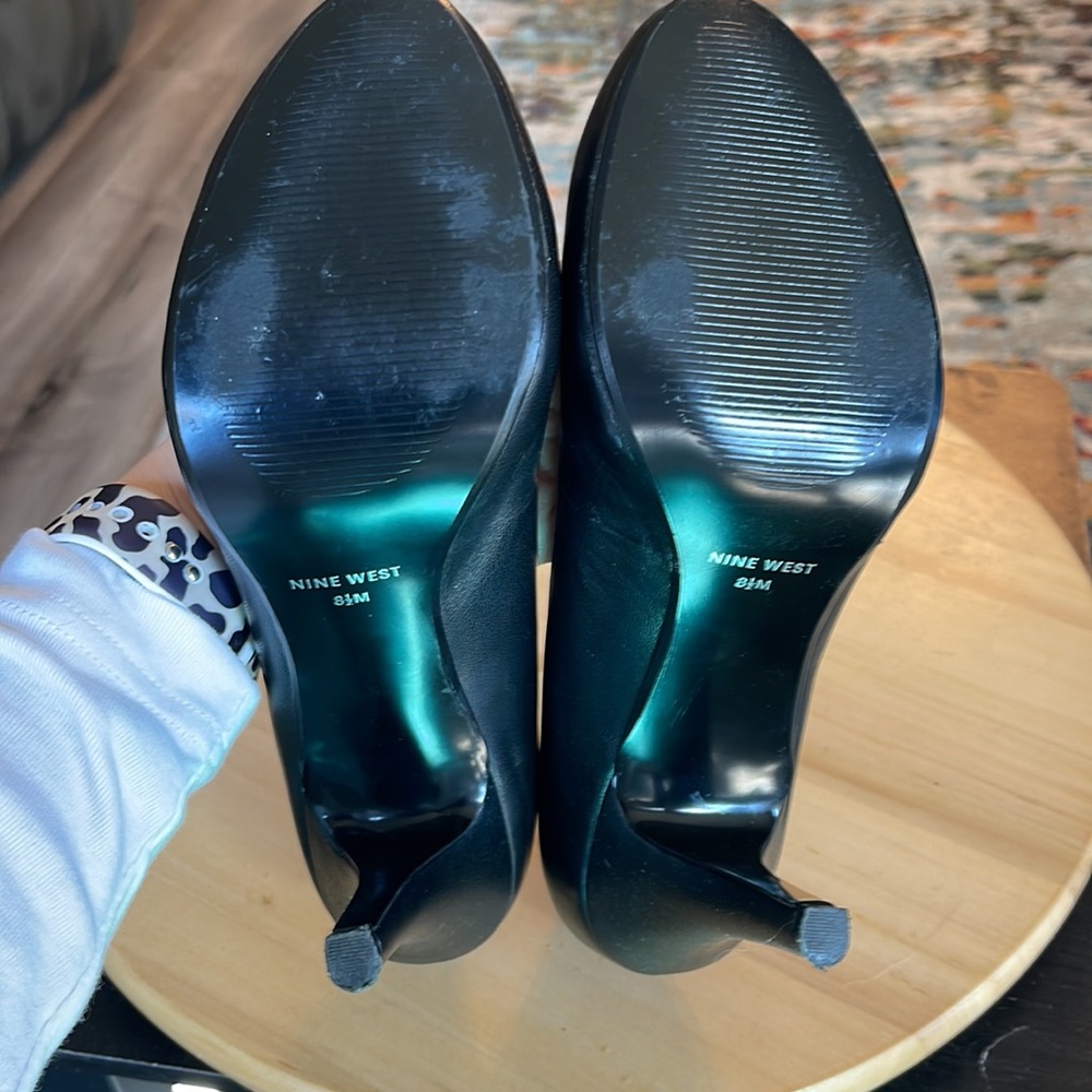 Nine West black leather pump heels. Size 8.5 - Picture 5 of 5